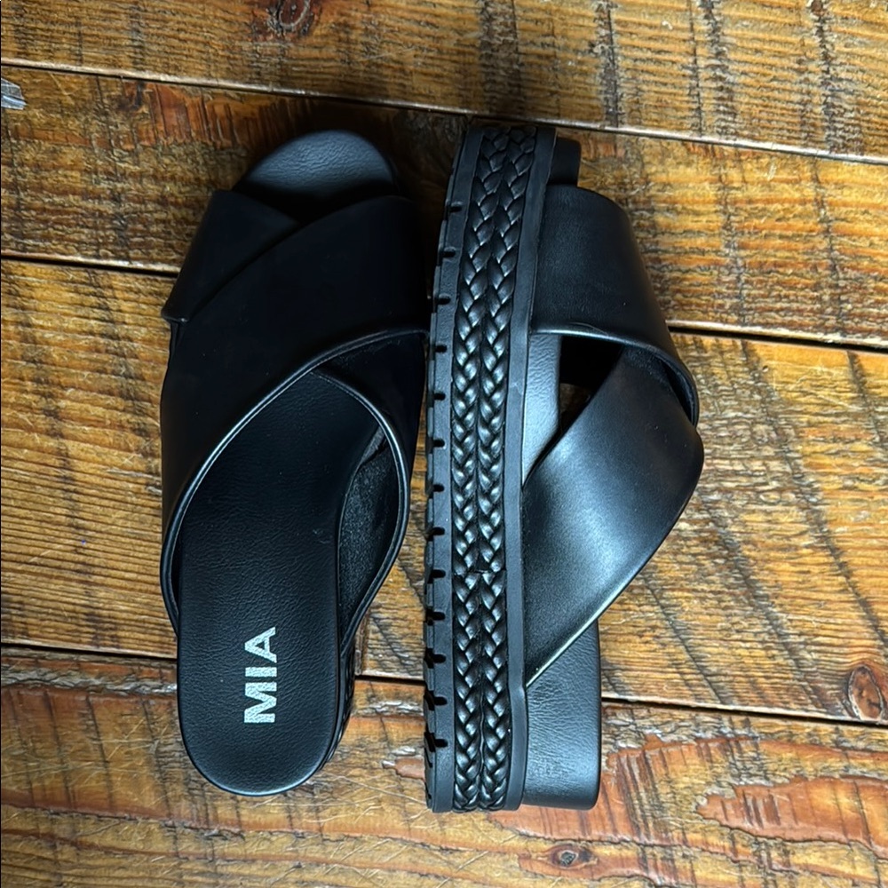 MIA Kornelia Black Women's Slide Sandals NWOT